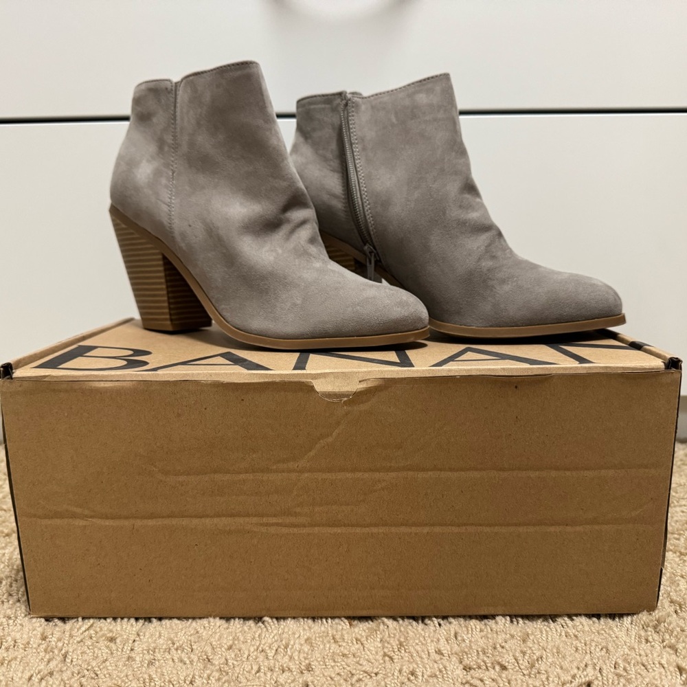 Banana Republic Factory Gray Ankle Booties with Stacked Heel NIB